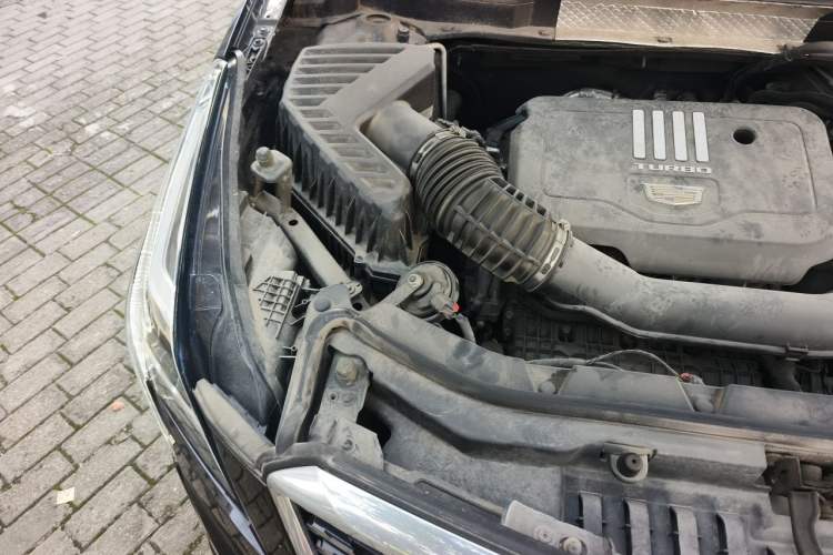 Used Cadillac XT5 2021 2.0T Four-Wheel Drive Luxury Version Engine Bay Right