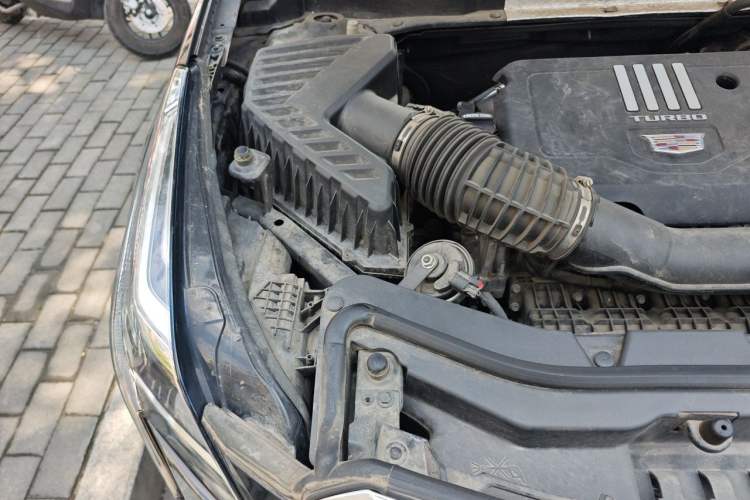Used Cadillac XT5 2021 2.0T Two-Wheel Drive Luxury Version Engine Bay Right