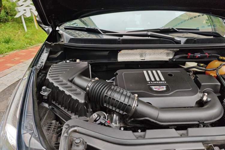 Used Cadillac XT5 2021 2.0T Two-Wheel Drive Luxury Version Engine Bay Right