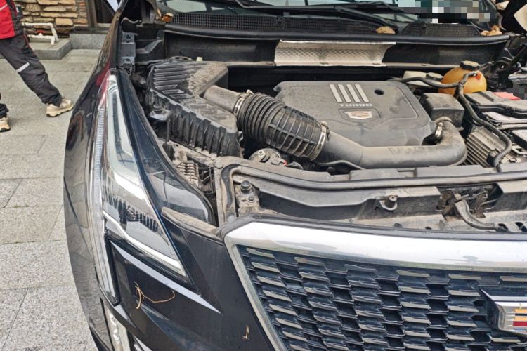 Used Cadillac XT5 2021 28T Four-Wheel Drive Luxury Version Engine Bay Right