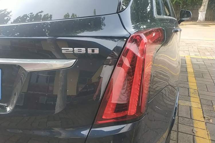 Used Cadillac XT5 2021 28T Luxury Model Exterior 3