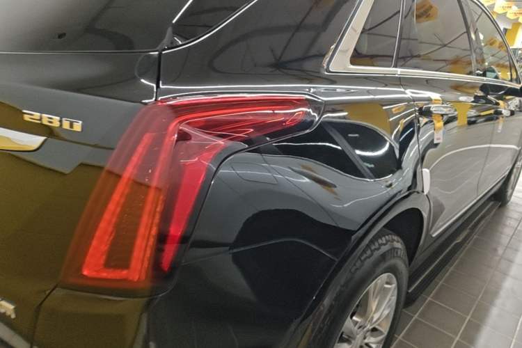 Used Cadillac XT5 2021 28T Luxury Model Exterior 3