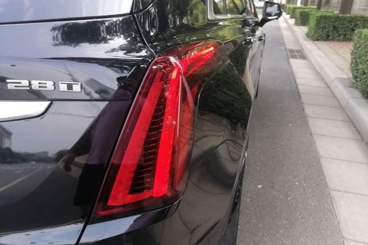 Used Cadillac XT5 2021 28T Luxury Model Exterior 3