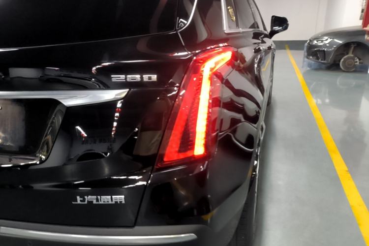 Used Cadillac XT5 2021 28T Luxury Model Exterior 3