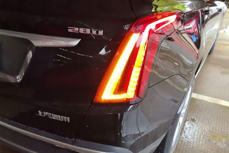 Used Cadillac XT5 2021 2.0T Two-Wheel Drive Luxury Version Exterior 3