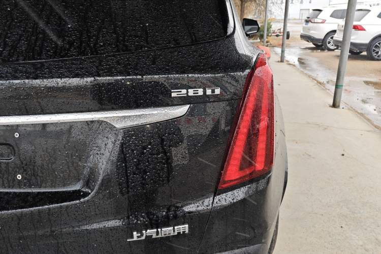 Used Cadillac XT5 2021 28T Luxury Model Exterior 3