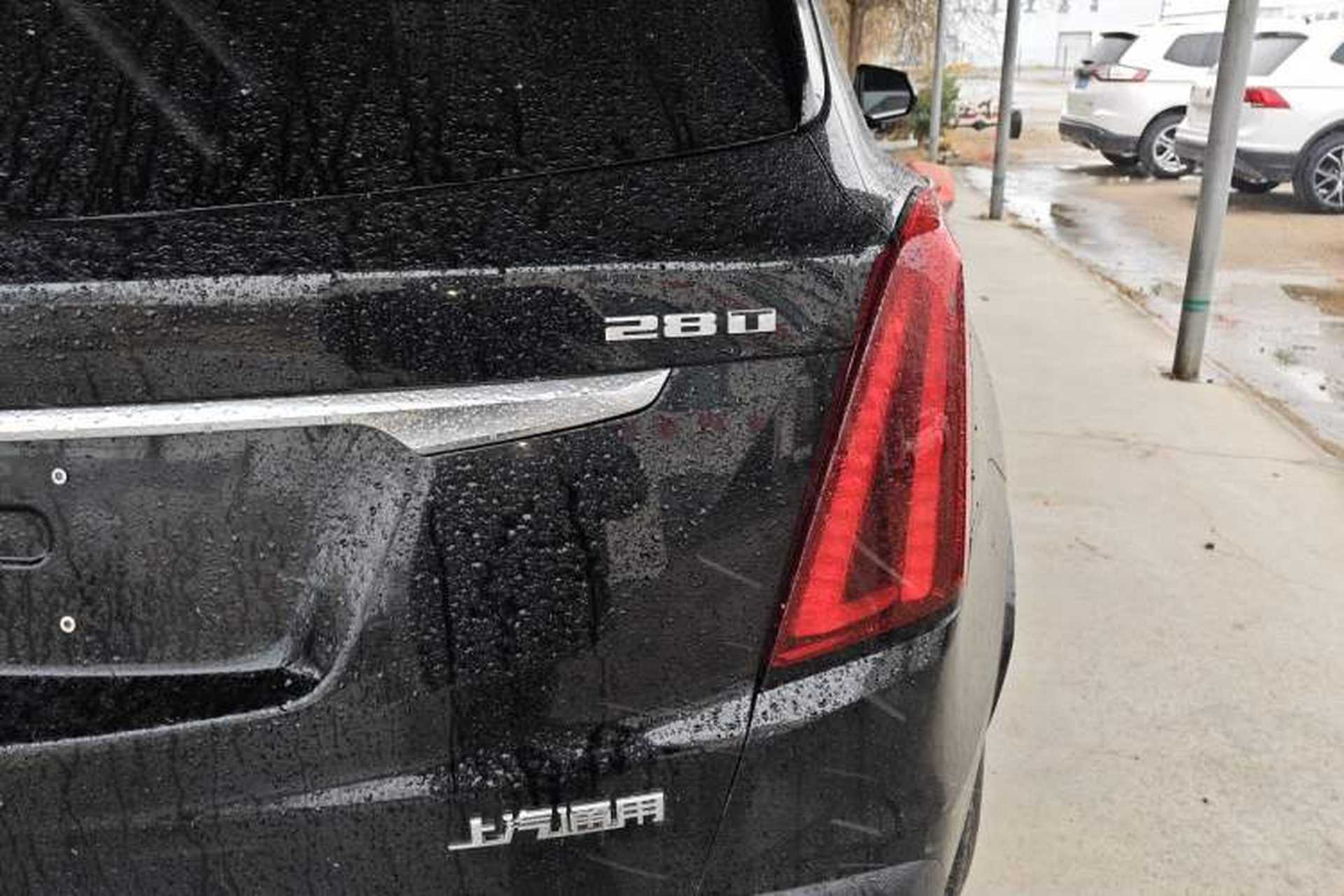 Used Cadillac XT5 2021 28T Luxury Model Exterior 3