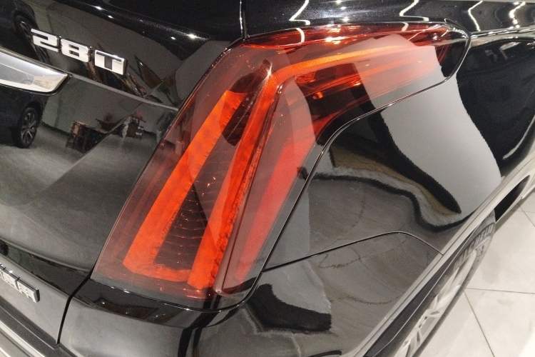 Used Cadillac XT5 2021 2.0T Two-Wheel Drive Luxury Version Exterior 3
