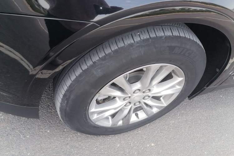 Used Cadillac XT5 2021 28T Luxury Model Exterior 4