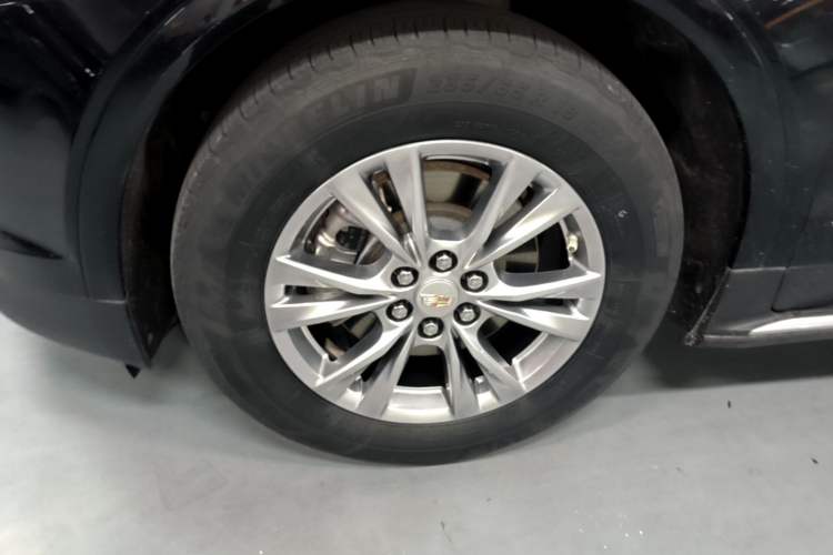 Used Cadillac XT5 2021 28T Luxury Model Exterior 4