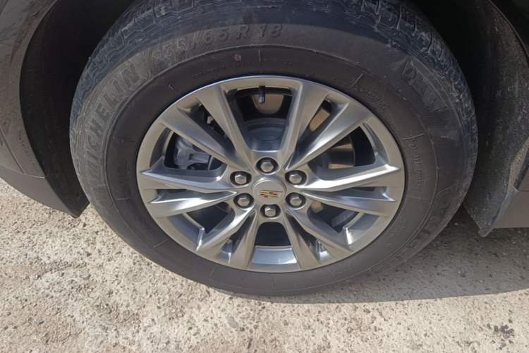 Used Cadillac XT5 2021 28T Luxury Model Exterior 4