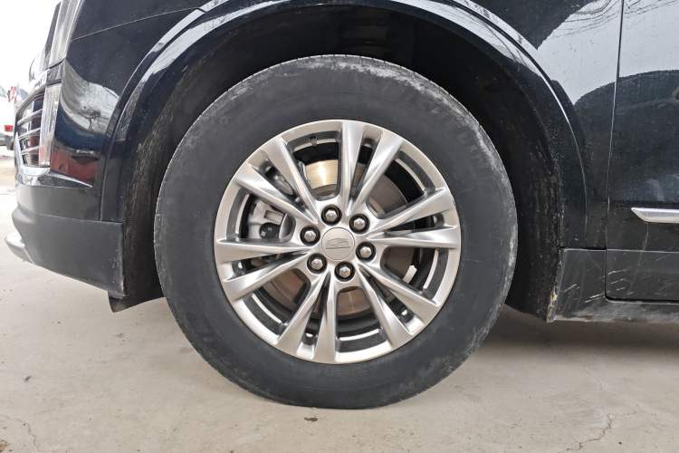 Used Cadillac XT5 2021 28T Luxury Model Exterior 4