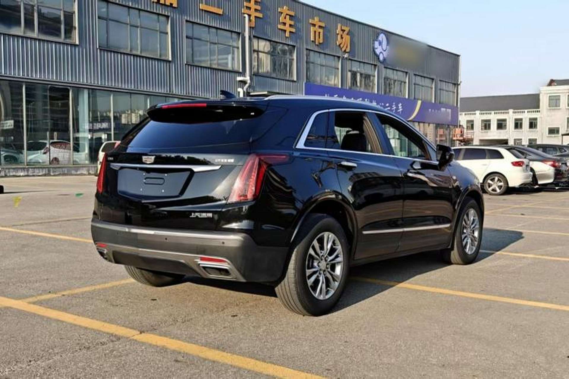 Used Cadillac XT5 2021 28T Luxury Model Exterior 4