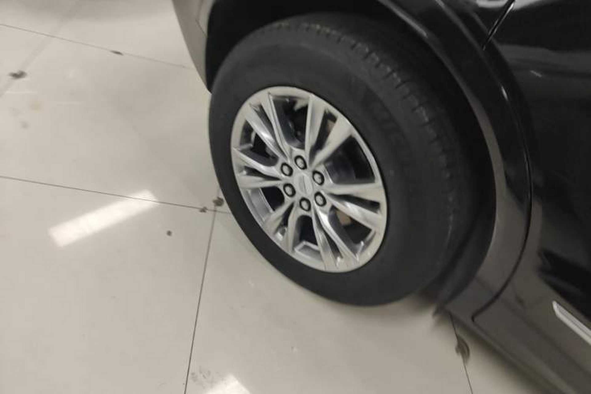 Used Cadillac XT5 2021 28T Luxury Model Exterior 5