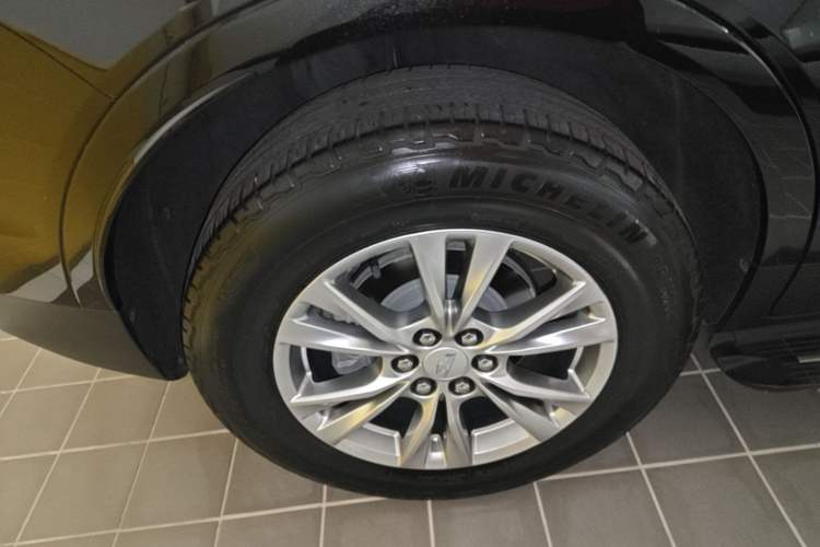 Used Cadillac XT5 2021 28T Luxury Model Exterior 5