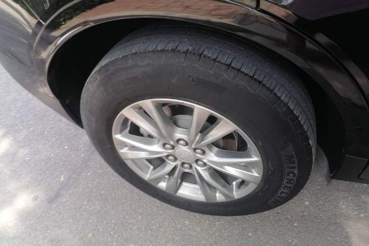 Used Cadillac XT5 2021 28T Luxury Model Exterior 5