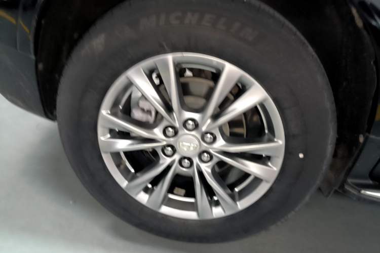 Used Cadillac XT5 2021 28T Luxury Model Exterior 5