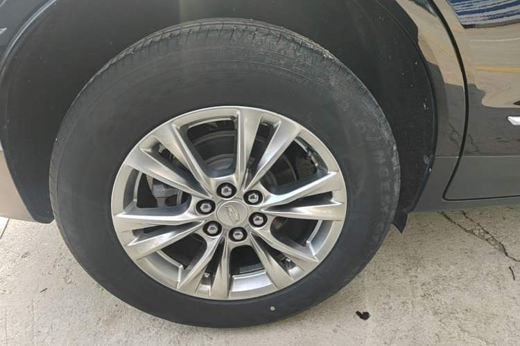 Used Cadillac XT5 2021 28T Luxury Model Exterior 5