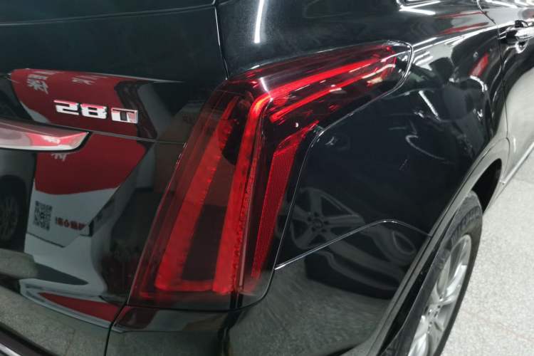 Used Cadillac XT5 2021 28T Luxury Model Exterior 6