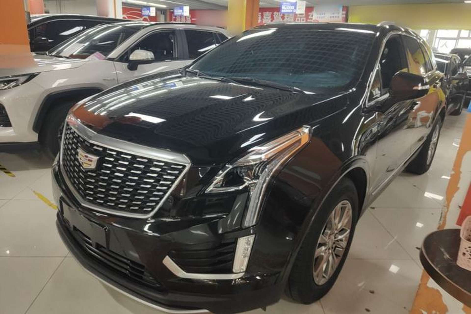 Used Cadillac XT5 2021 28T Luxury Model Front Left 45 Deg