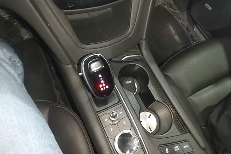 Used Cadillac XT5 2021 28T Luxury Model Gear Lever