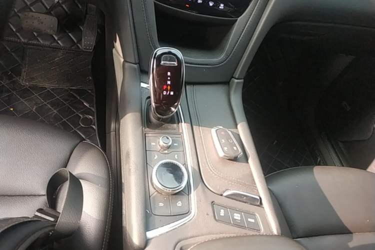 Used Cadillac XT5 2021 28T Luxury Model Gear Lever