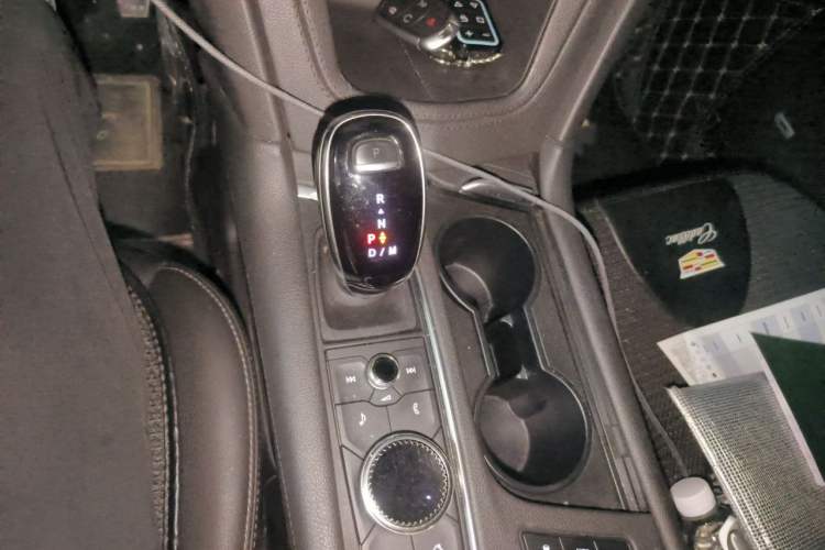 Used Cadillac XT5 2021 2.0T Two-Wheel Drive Luxury Version Gear Lever