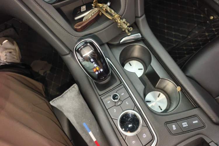 Used Cadillac XT5 2021 2.0T Two-Wheel Drive Luxury Version Gear Lever