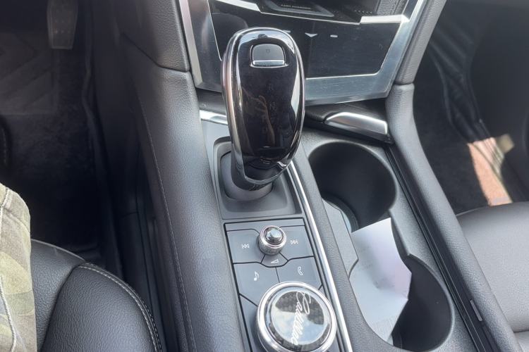 Used Cadillac XT5 2021 2.0T Two-Wheel Drive Luxury Version Gear Lever