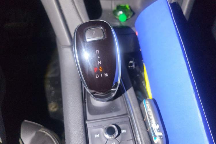 Used Cadillac XT5 2021 2.0T Four-Wheel Drive Luxury Version Gear Lever
