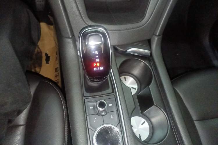 Used Cadillac XT5 2021 2.0T Two-Wheel Drive Luxury Version Gear Lever