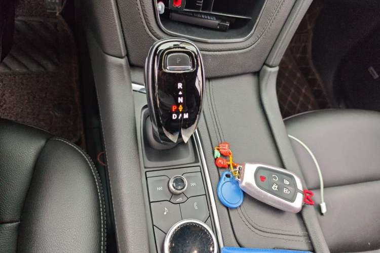 Used Cadillac XT5 2021 2.0T Two-Wheel Drive Luxury Version Gear Lever