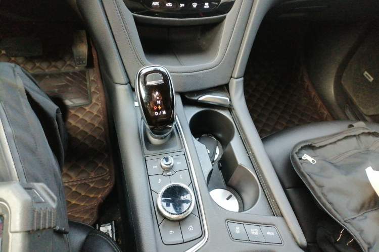 Used Cadillac XT5 2021 28T Luxury Model Gear Lever