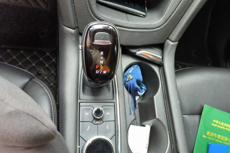 Used Cadillac XT5 2021 2.0T Two-Wheel Drive Luxury Version Gear Lever