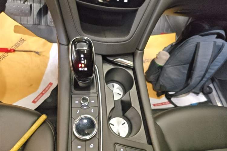 Used Cadillac XT5 2021 28T Luxury Model Gear Lever