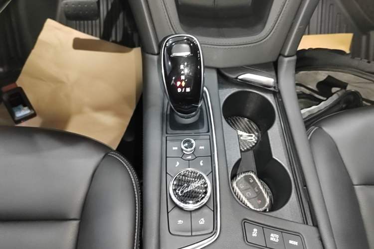 Used Cadillac XT5 2021 28T Luxury Model Gear Lever