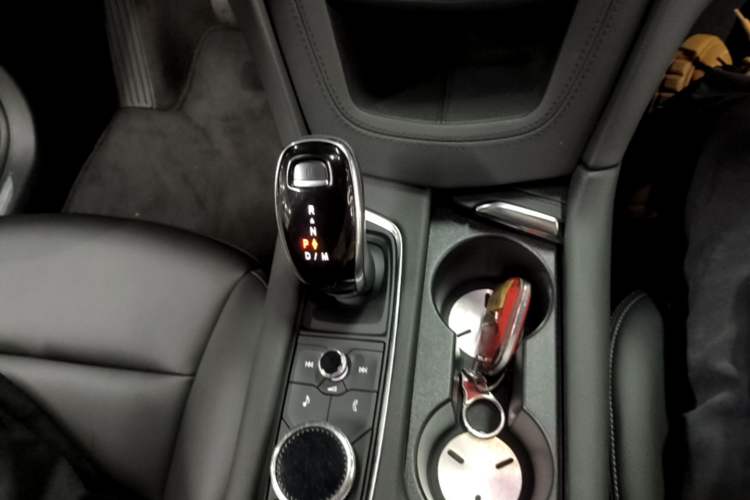 Used Cadillac XT5 2021 28T Luxury Model Gear Lever