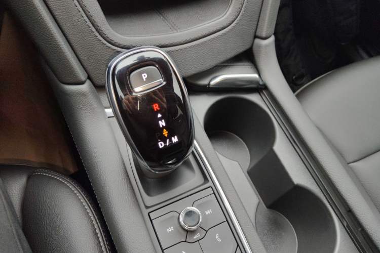 Used Cadillac XT5 2021 2.0T Two-Wheel Drive Luxury Version Gear Lever