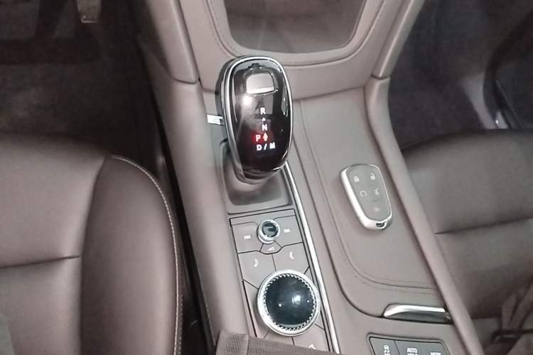 Used Cadillac XT5 2021 28T Luxury Model Gear Lever