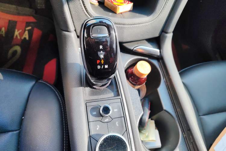Used Cadillac XT5 2021 2.0T Two-Wheel Drive Luxury Version Gear Lever