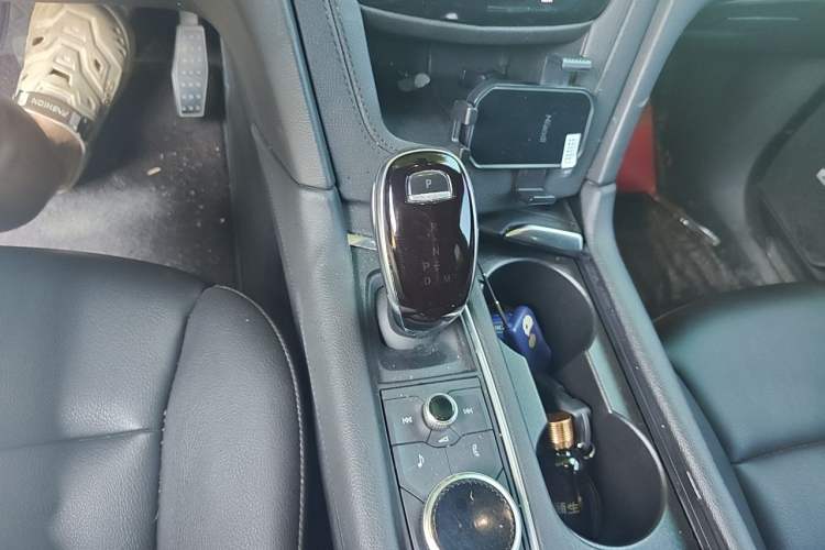 Used Cadillac XT5 2021 2.0T Two-Wheel Drive Luxury Version Gear Lever