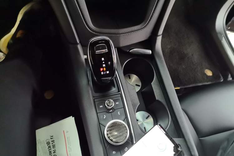 Used Cadillac XT5 2021 2.0T Two-Wheel Drive Luxury Version Gear Lever