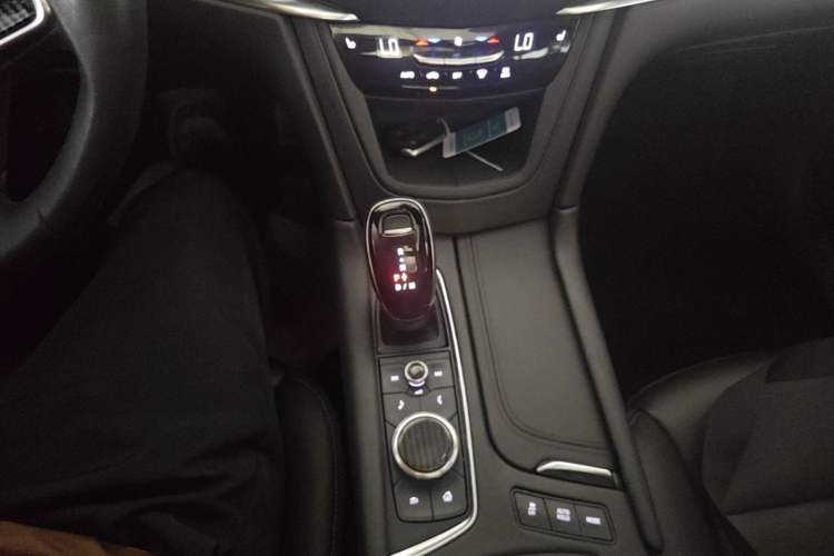 Used Cadillac XT5 2021 2.0T Two-Wheel Drive Luxury Version Gear Lever