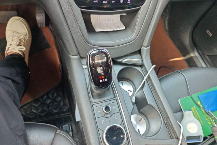 Used Cadillac XT5 2021 2.0T Two-Wheel Drive Luxury Version Gear Lever