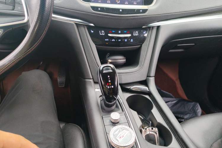 Used Cadillac XT5 2021 2.0T Four-Wheel Drive Luxury Version Gear Lever