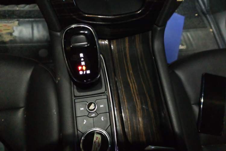 Used Cadillac XT5 2021 2.0T Two-Wheel Drive Luxury Version Gear Lever