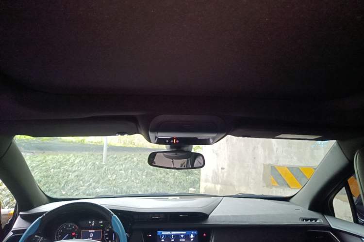 Used Cadillac XT5 2021 28T Luxury Model Headliner