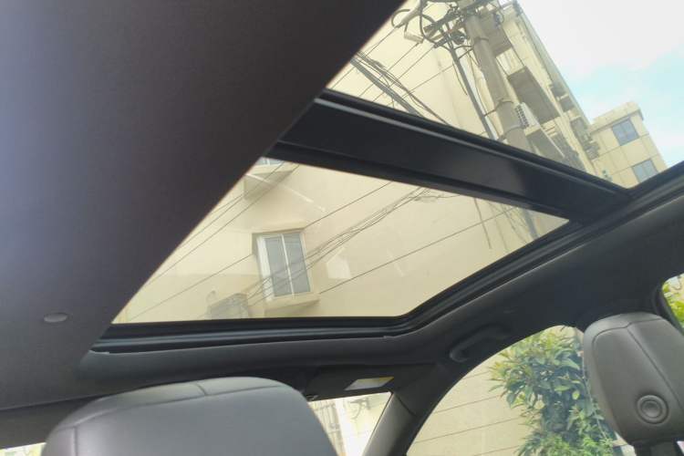 Used Cadillac XT5 2021 28T Luxury Model Headliner