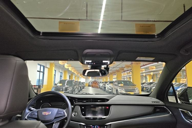 Used Cadillac XT5 2021 28T Luxury Model Headliner