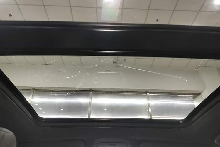 Used Cadillac XT5 2021 28T Luxury Model Headliner